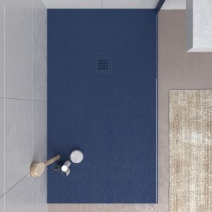 Base de duche em resina CLOE Neon Blue RAL 5013 com textura de ardósia antibacteriana e antiderrapante. Grelha termolacada